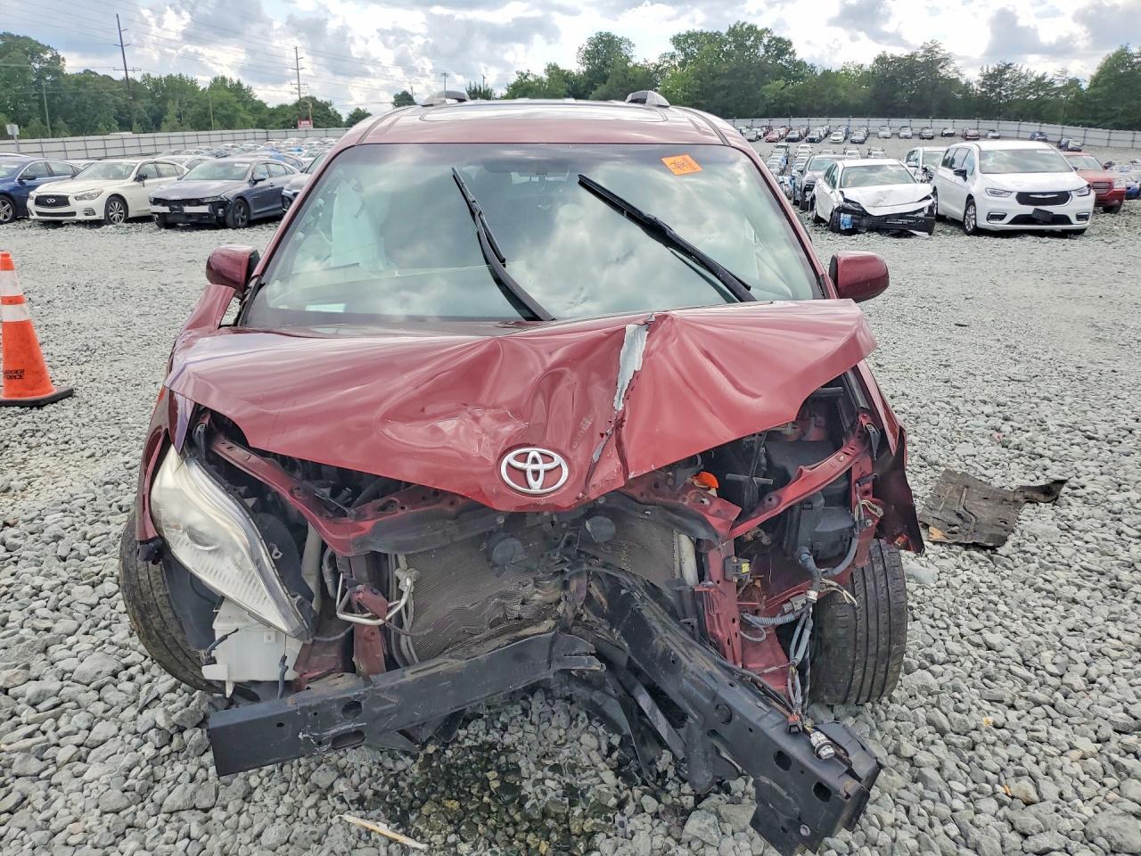 2017 Toyota Sienna Xle 8-Passenger - Фото 5