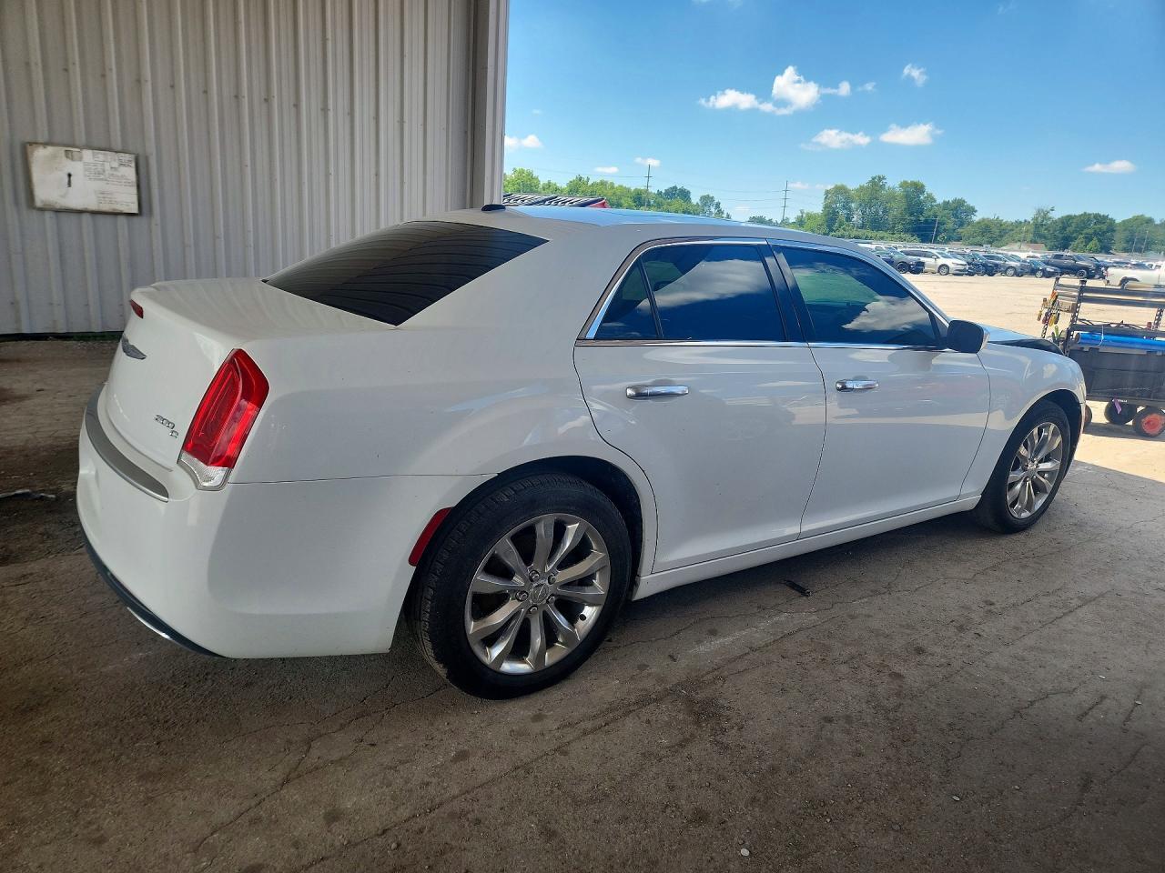 2015 Chrysler 300C Platinum - Image 3