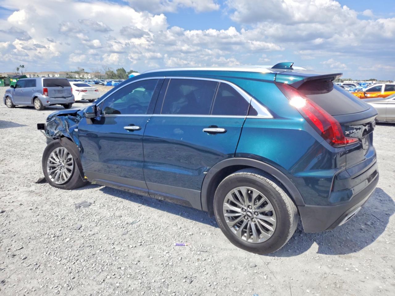 2025 Cadillac Xt4 Premium Luxury - Image 2