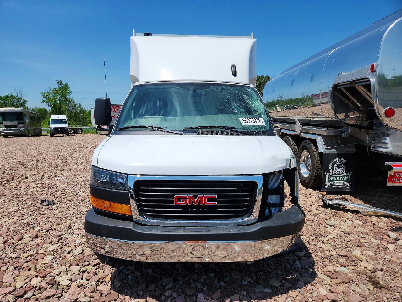 2024 GMC Savana Cutaway G3500 - Фото 5