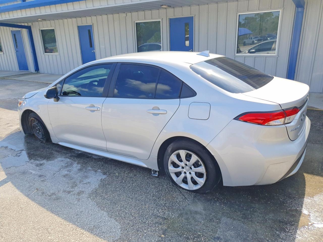 2022 Toyota Corolla Le - Image 2