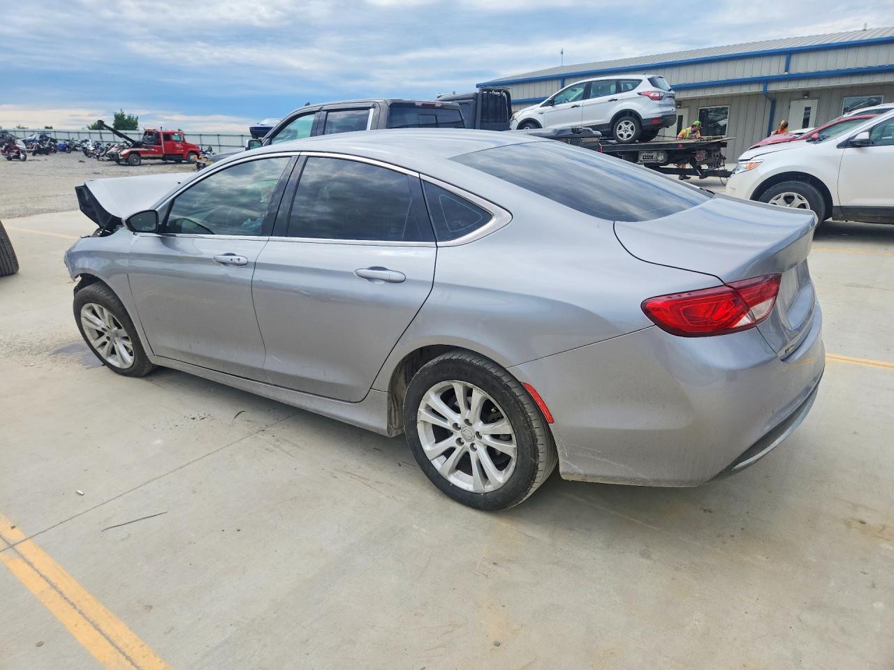 2016 Chrysler 200 Limited - Фото 2