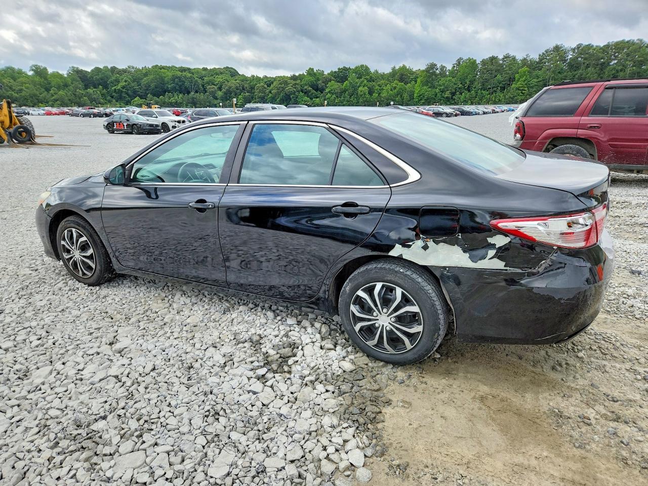 2015 Toyota Camry Le - Фото 2