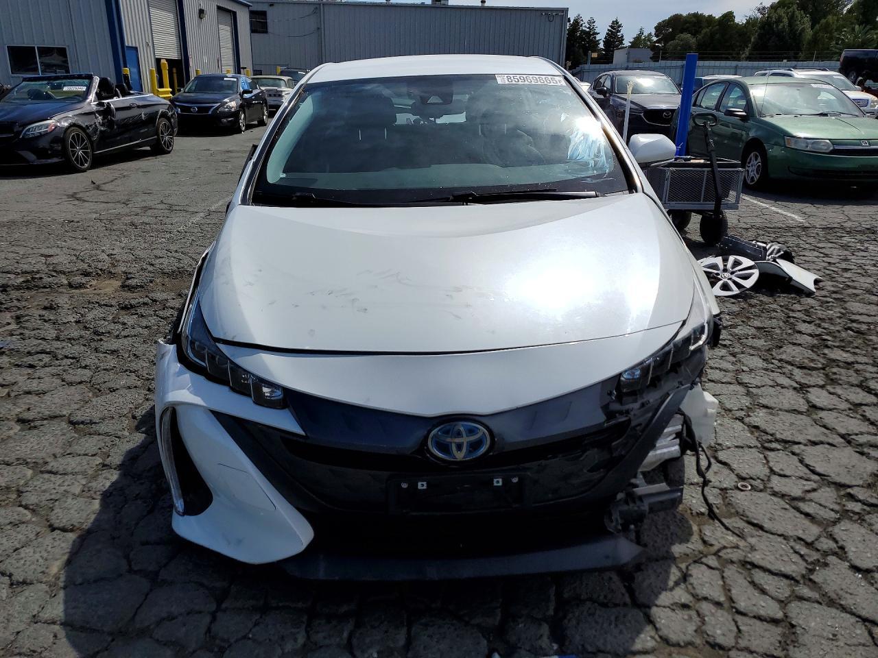 2020 Toyota Prius Prime Le - Image 5