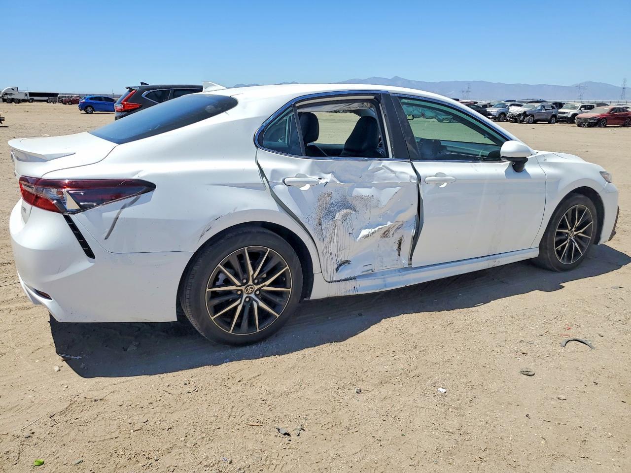 2021 Toyota Camry Se - Image 3