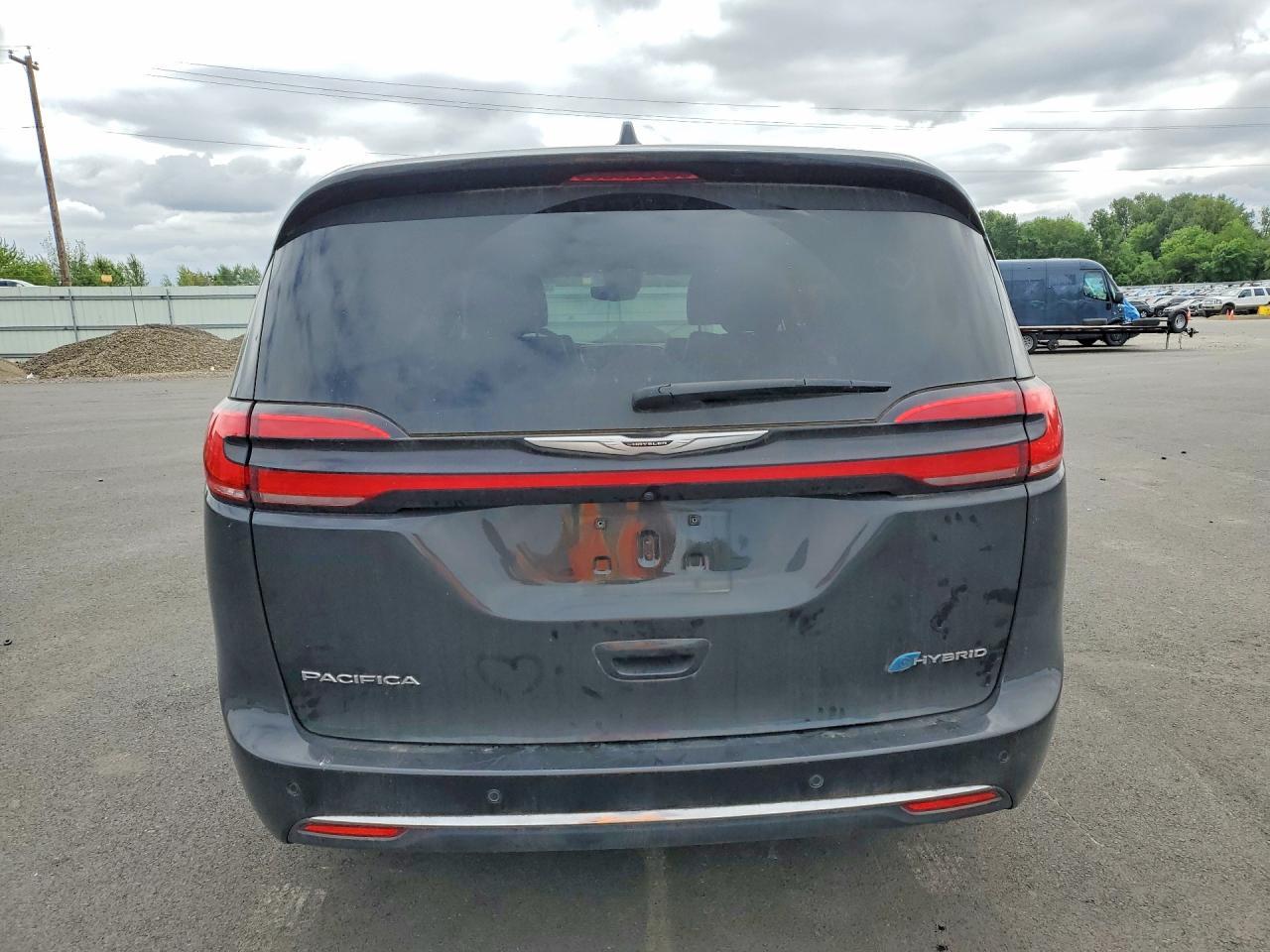 2024 Chrysler Pacifica Hybrid Select - Image 6