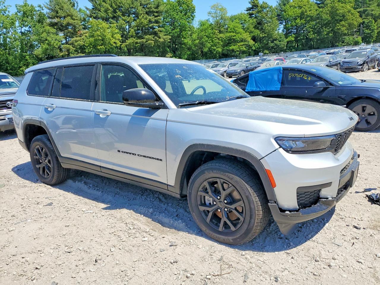 2025 Jeep Grand Cherokee L Laredo - Image 4