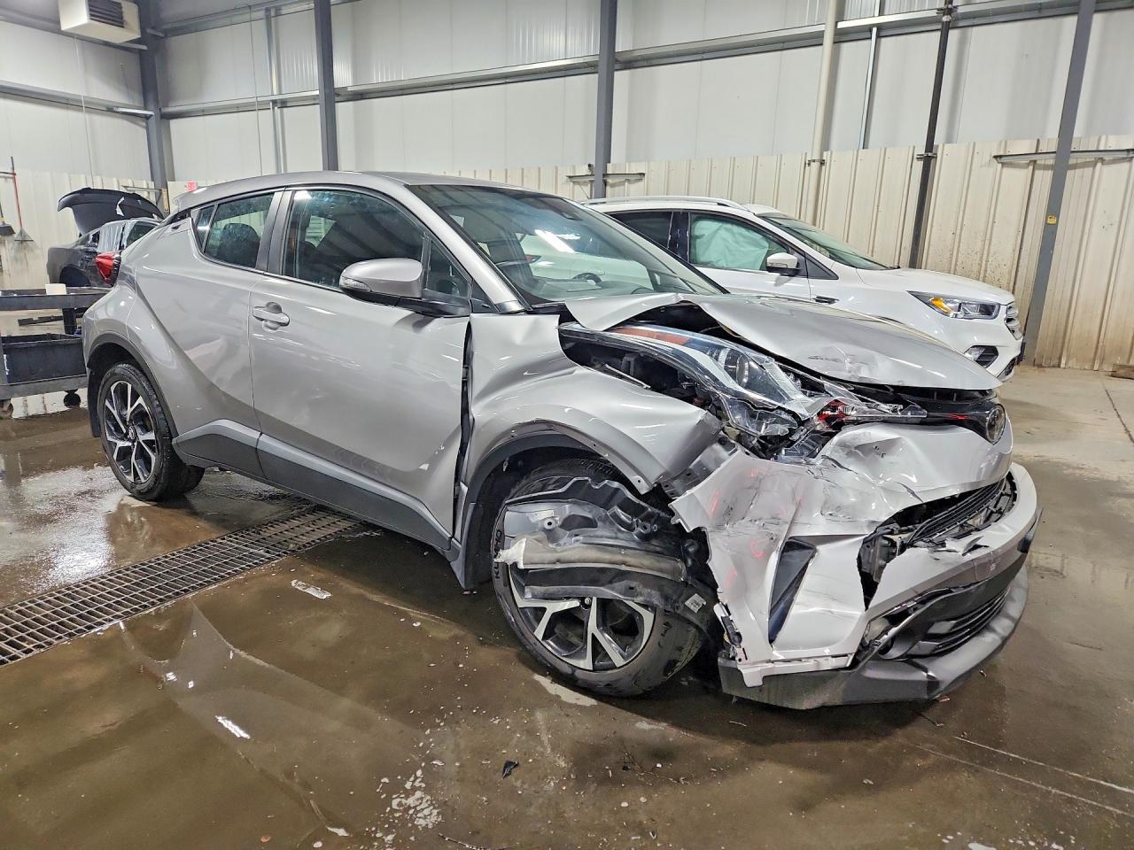 2018 Toyota C-Hr Xle Premium - Фото 4