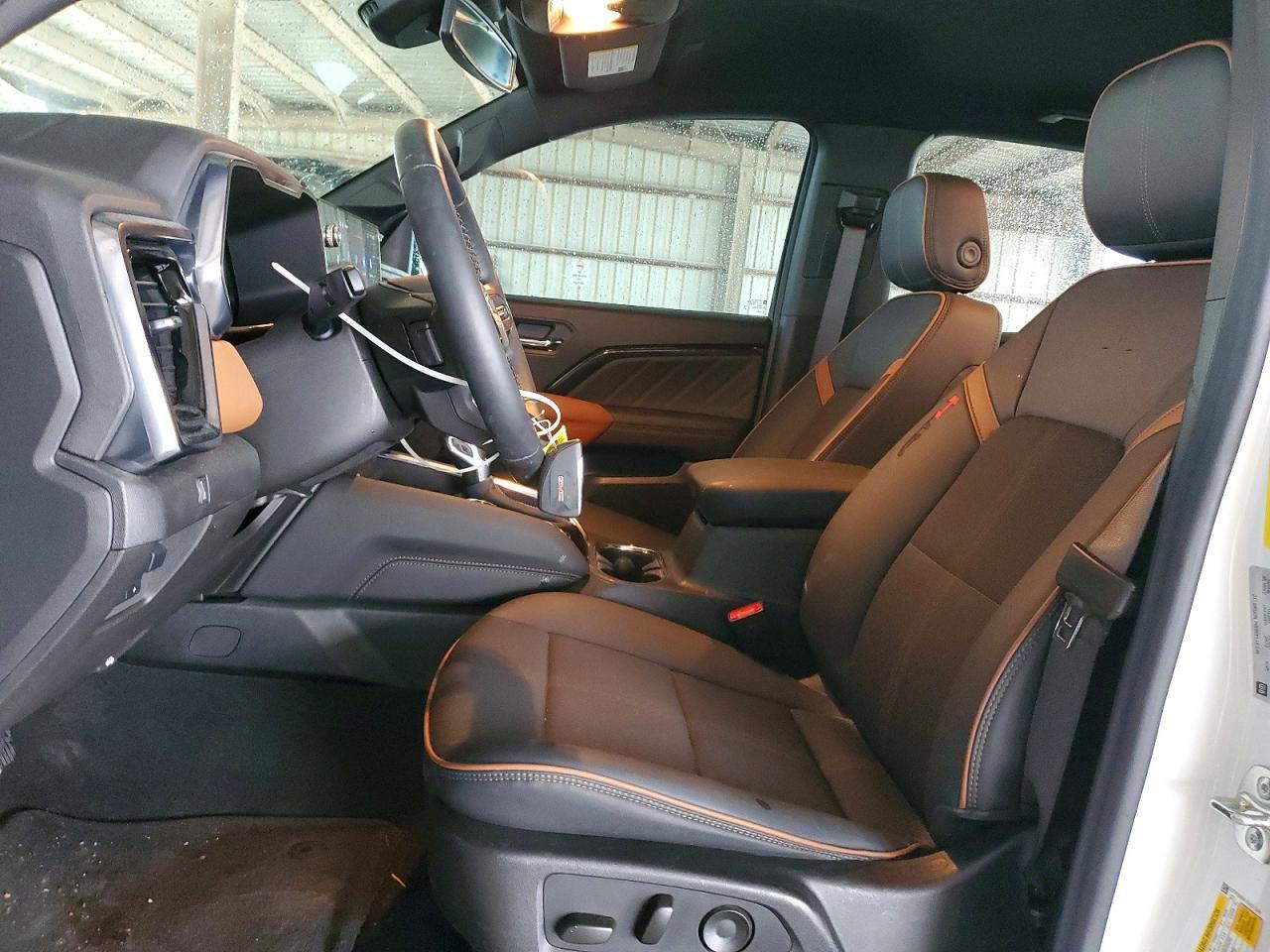 2025 GMC Canyon At4 - Image 7