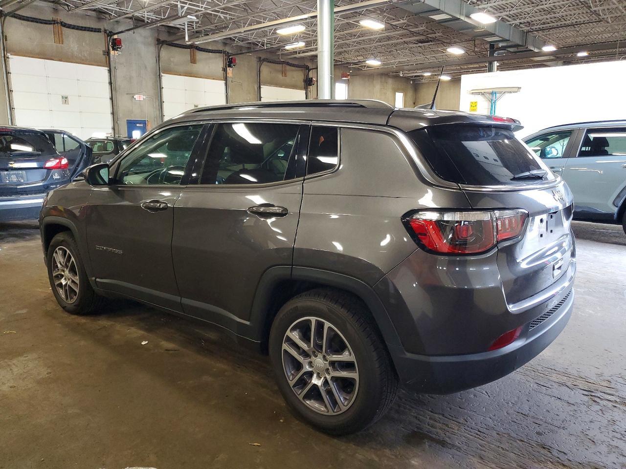 2020 Jeep Compass Latitude - Фото 2