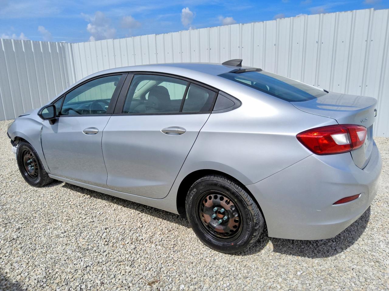 2018 Chevrolet Cruze Ls - Image 2