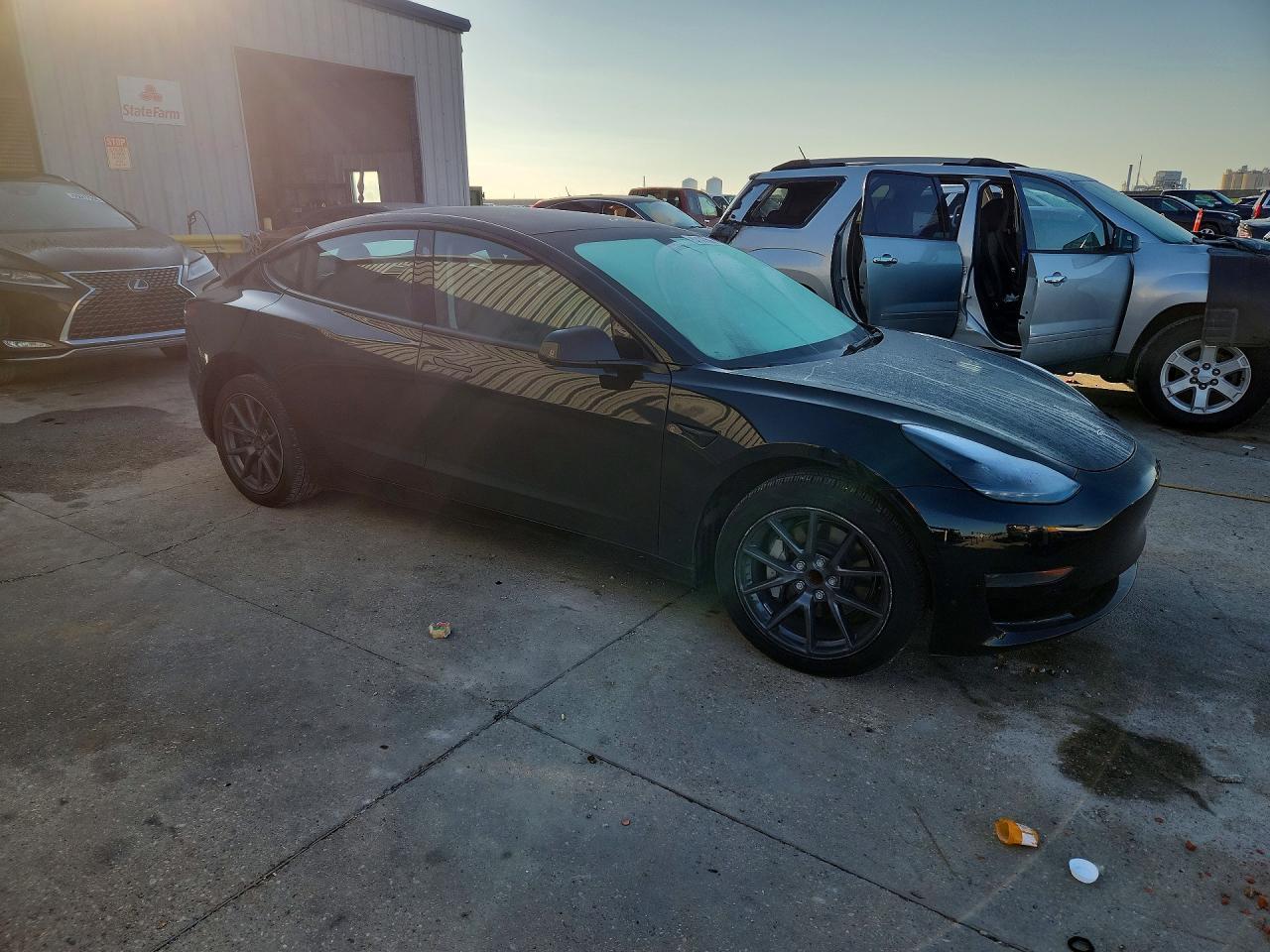 2022 Tesla Model 3 - Фото 4
