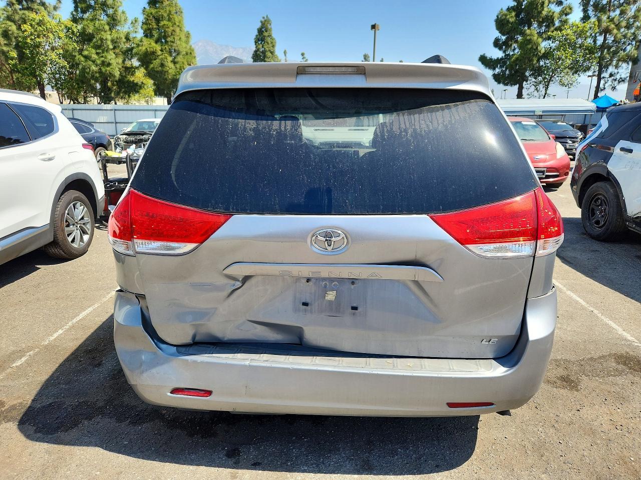 2012 Toyota Sienna Le - Image 6