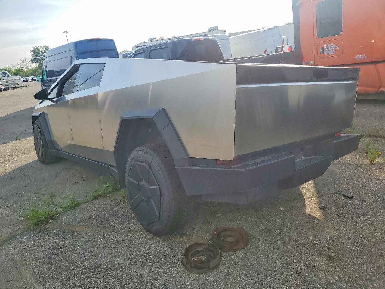 2024 Tesla Cybertruck - Фото 2