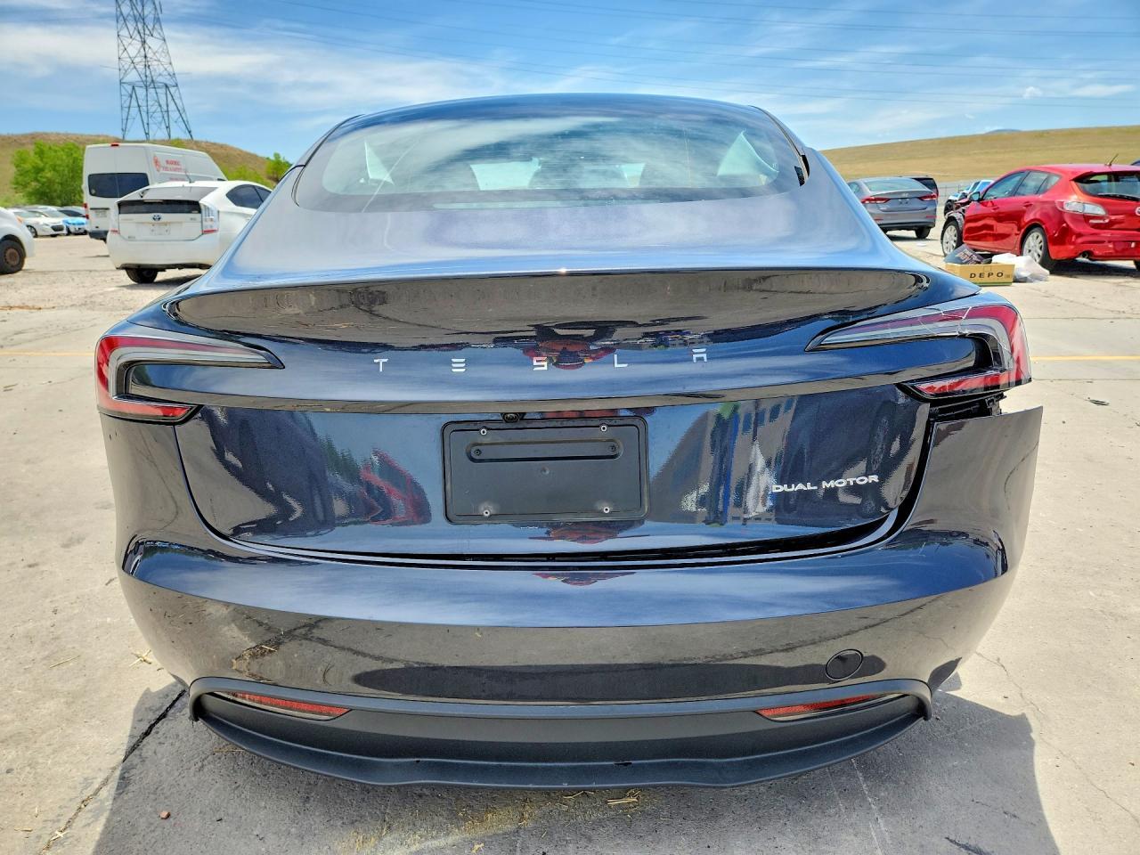 2025 Tesla Model 3 - Фото 6