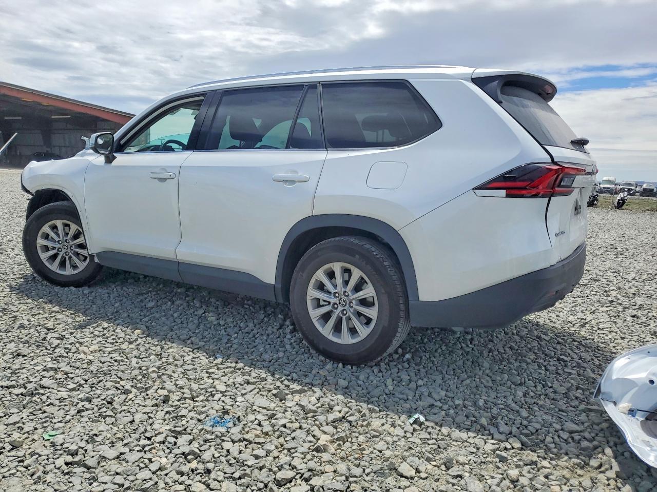 2025 Toyota Grand Highlander Hybrid Xle - Image 2