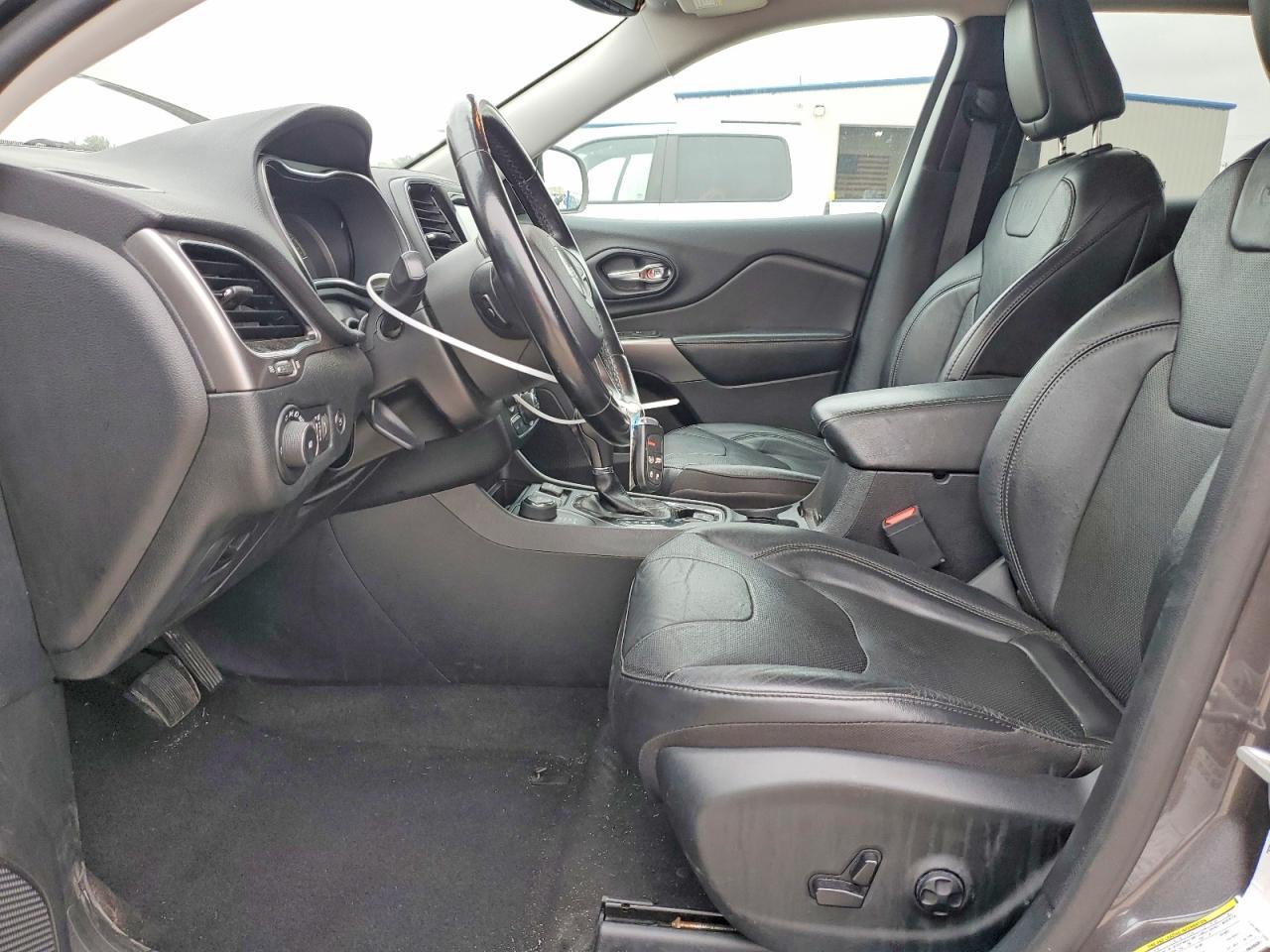 2020 Jeep Cheerokee - Image 7