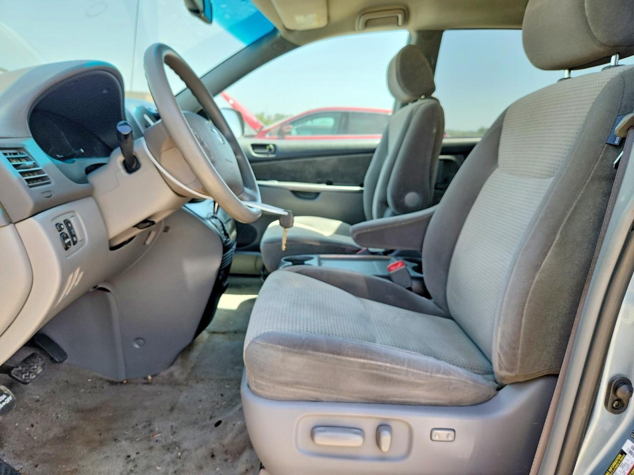 2008 Toyota Sienna - Image 7