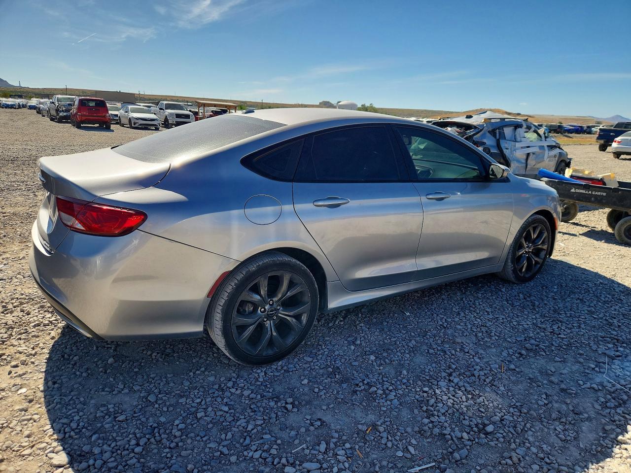 2015 Chrysler 200 S - Фото 3