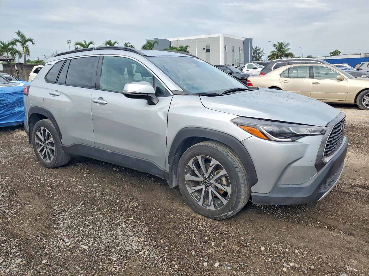 2023 Toyota Corolla Cross Xle - Image 4