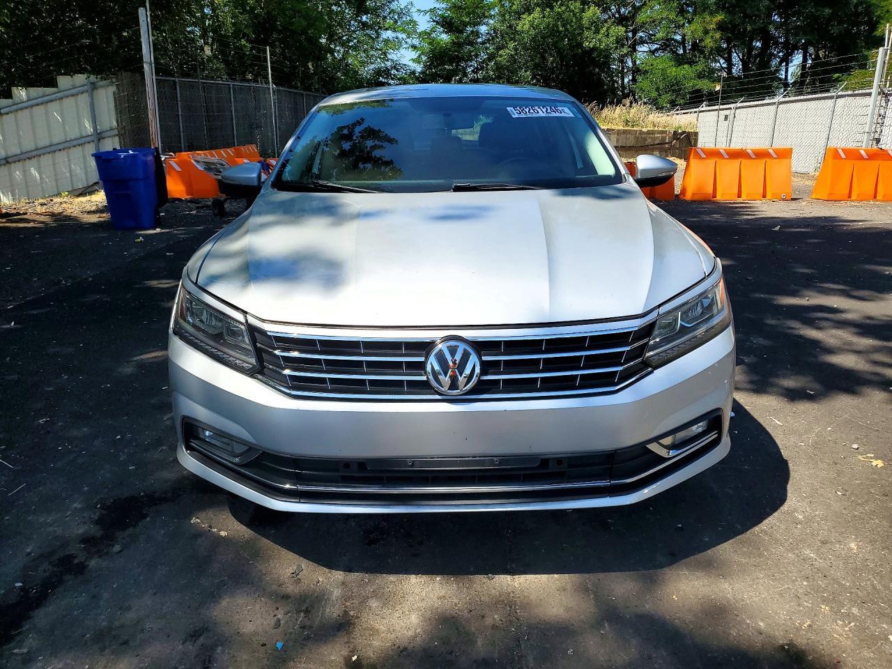 2017 Volkswagen Passat Se - Image 5
