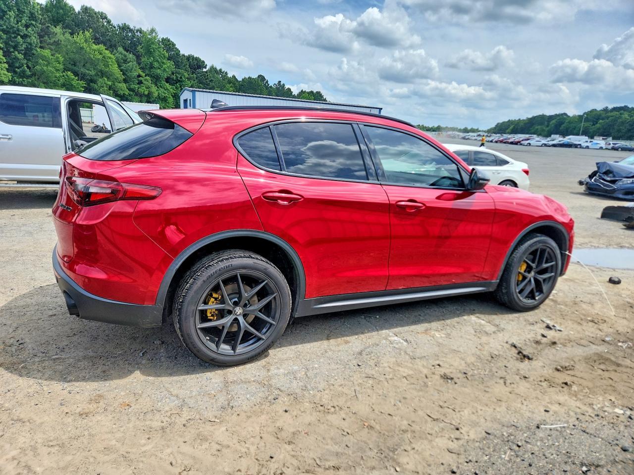 2020 Alfa Romeo Stelvio - Image 3