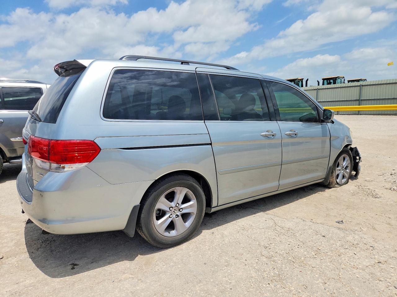 2010 Honda Odyssey Touring - Image 3