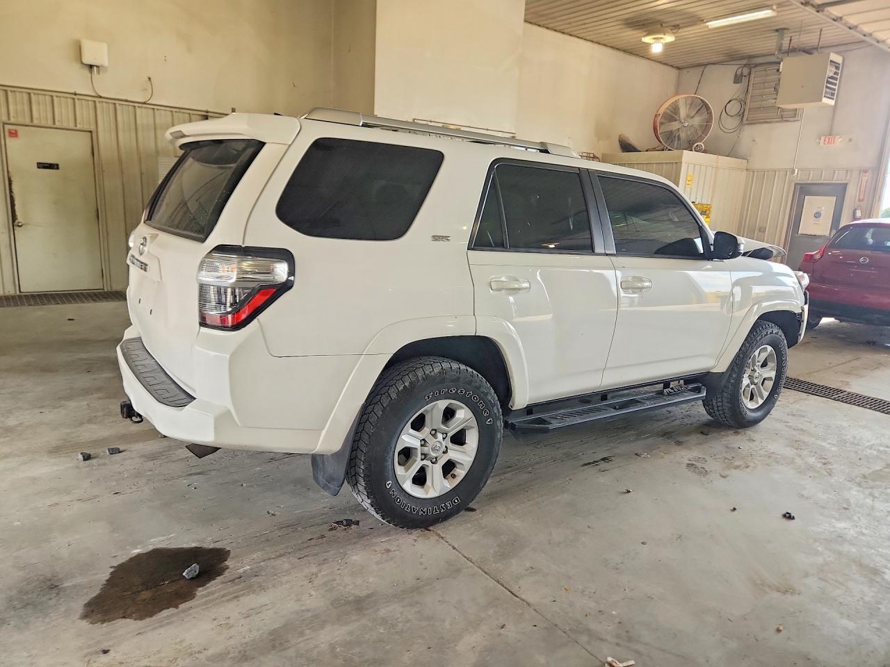 2014 Toyota 4Runner Sr5 - Image 3