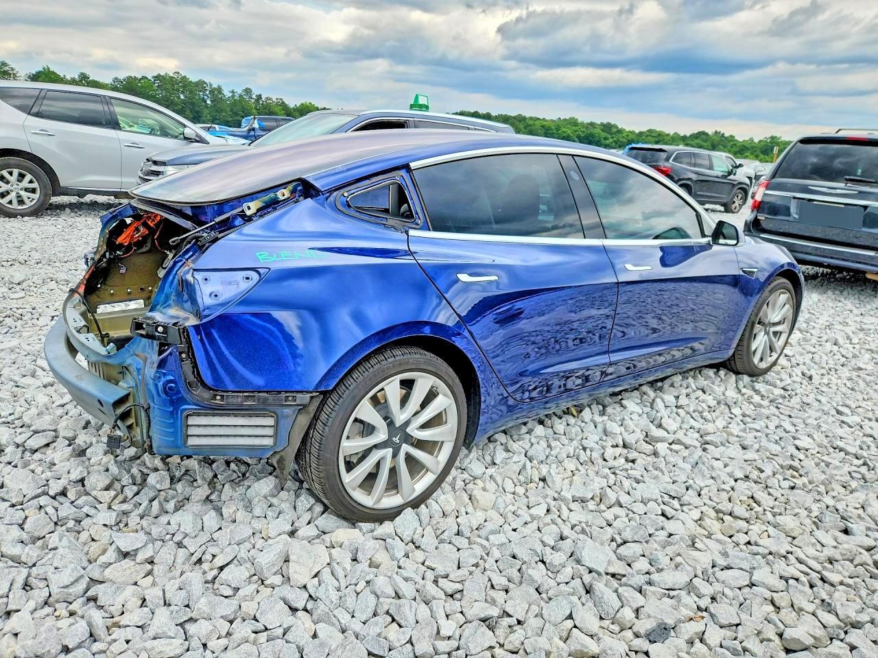 2018 Tesla Model 3 - Image 3