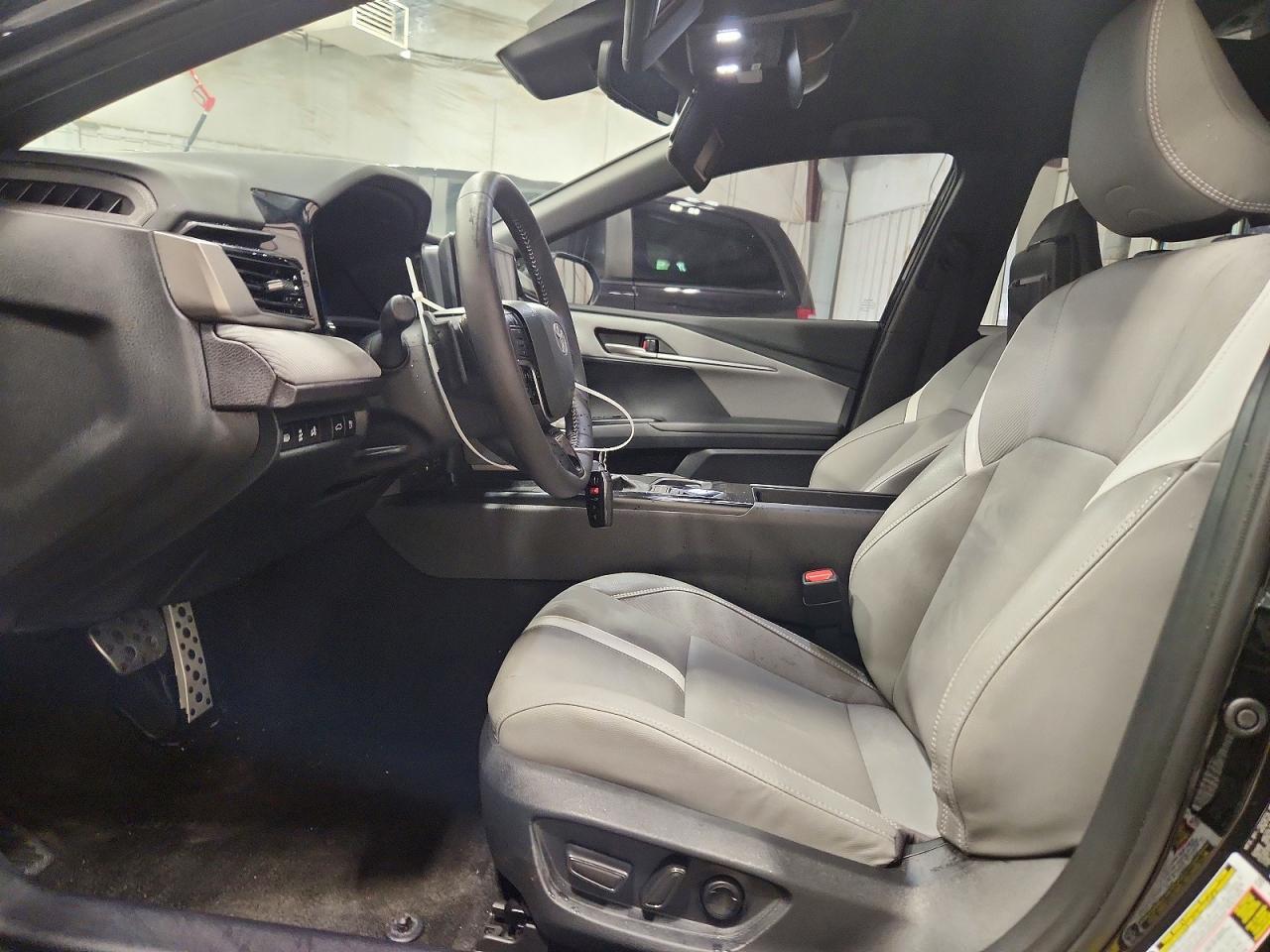 2025 Toyota Camry Se - Image 7