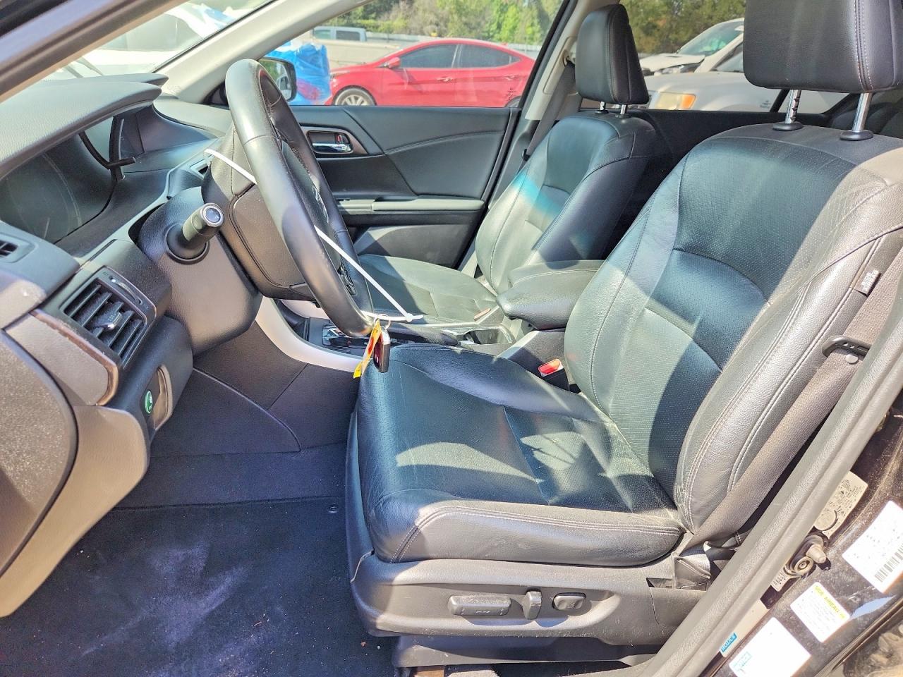 2015 Honda Accord Touring Hybrid - Image 7