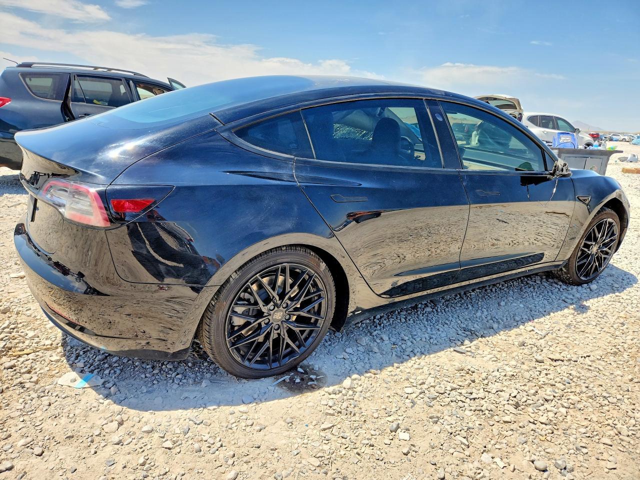 2022 Tesla Model 3 - Фото 3