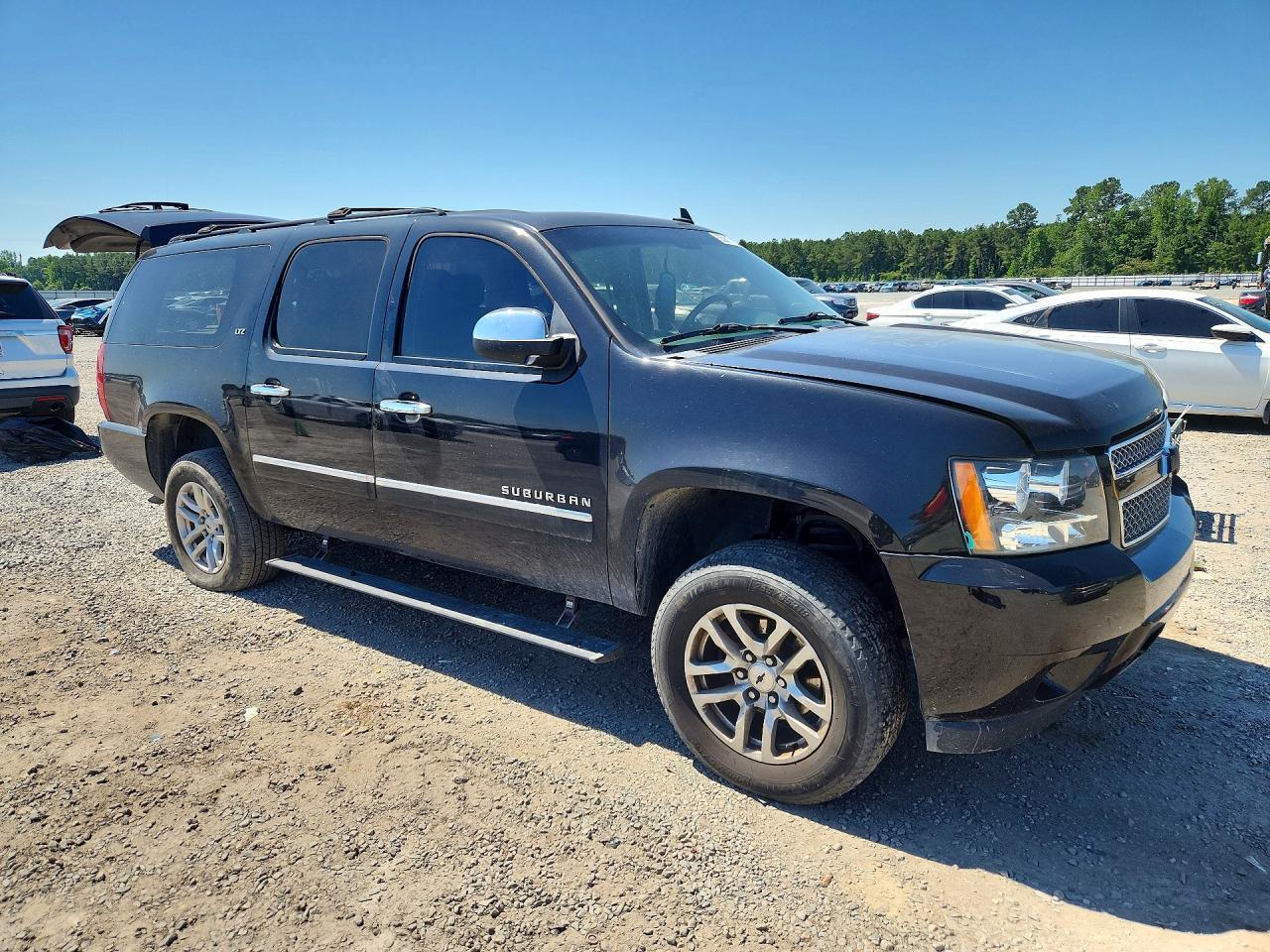 2011 Chevrolet Suburban C1500 Ltz - Image 4