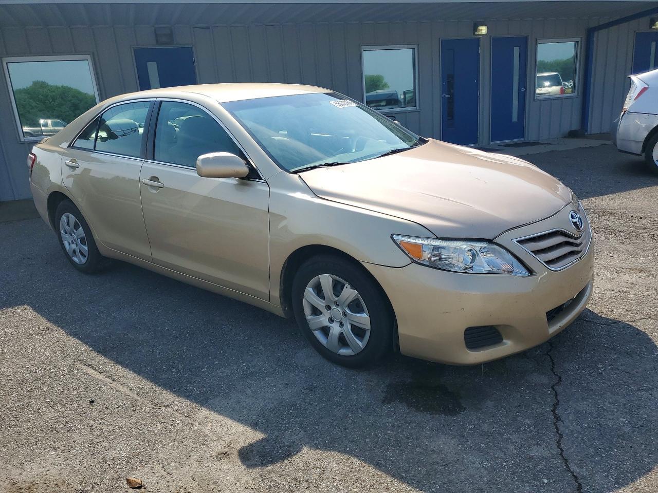 2011 Toyota Camry - Image 4