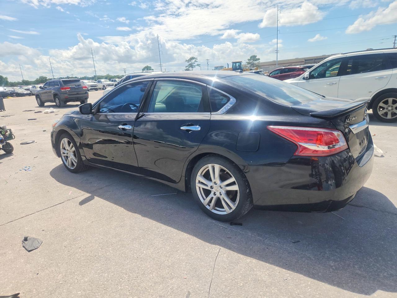 2013 Niss Altima - Фото 2