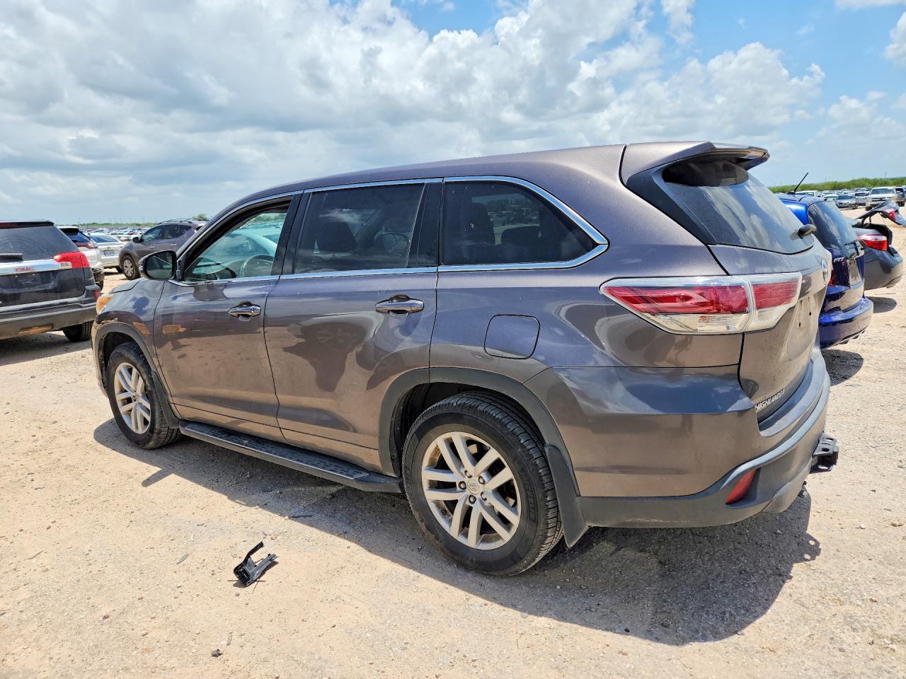 2015 Toyota Highlander Le - Image 2