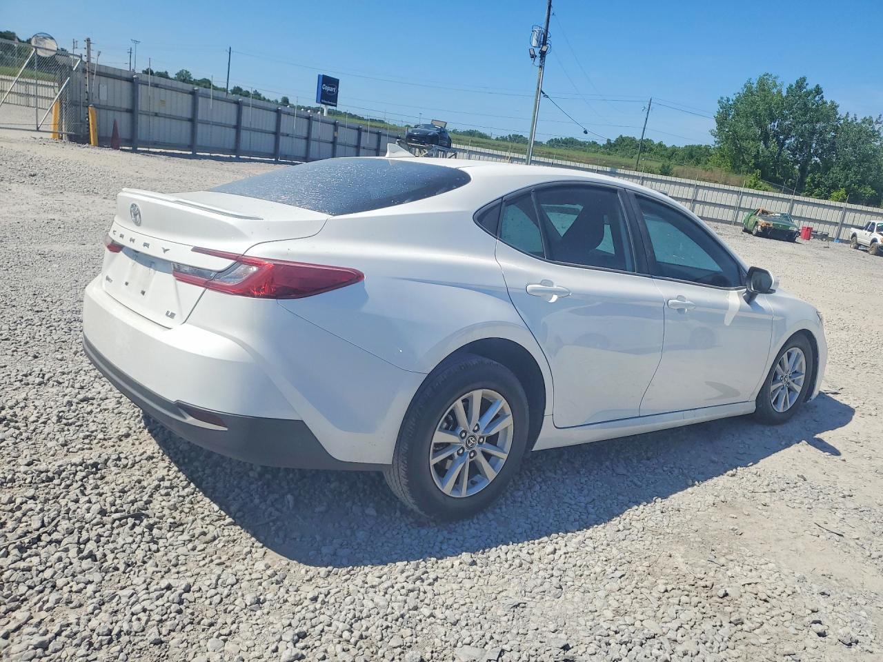 2025 Toyota Camry Le - Фото 3