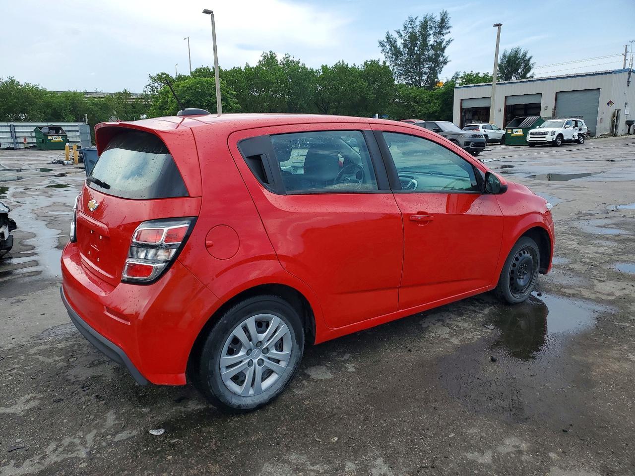 2020 Chevrolet Sonic - Фото 3