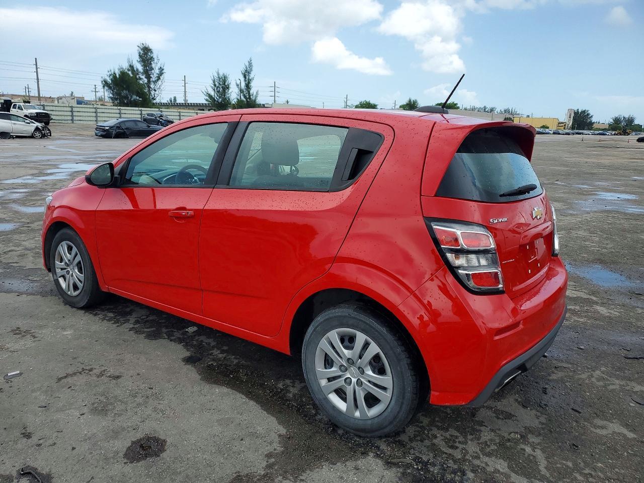 2020 Chevrolet Sonic - Фото 2