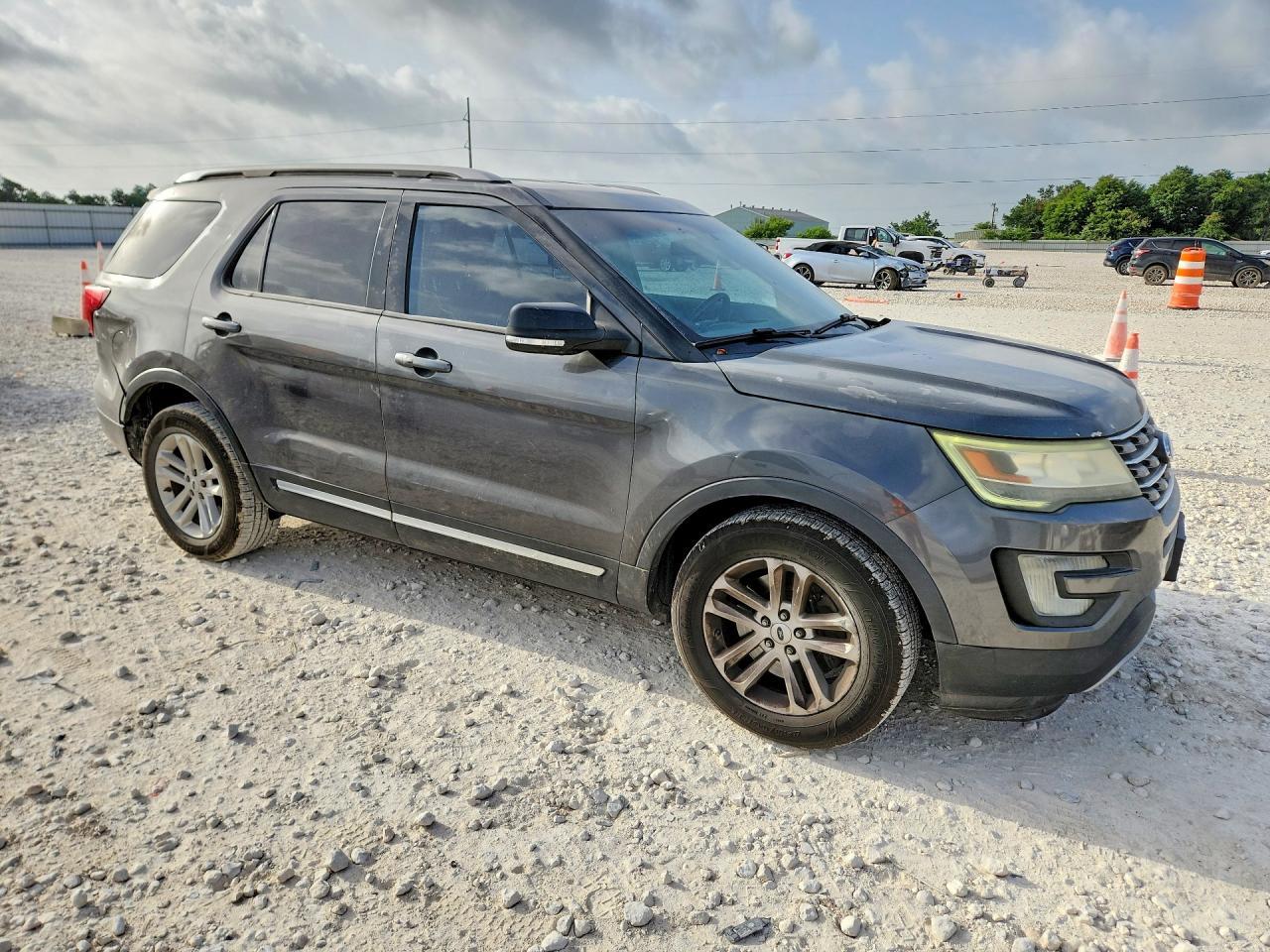 2017 Ford Explorer Xlt - Image 4