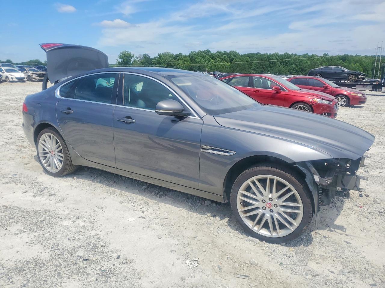 2017 Jaguar Xf Prestige - Image 4