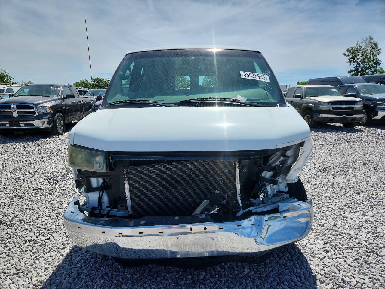 2004 GMC Savana G2500 - Фото 5