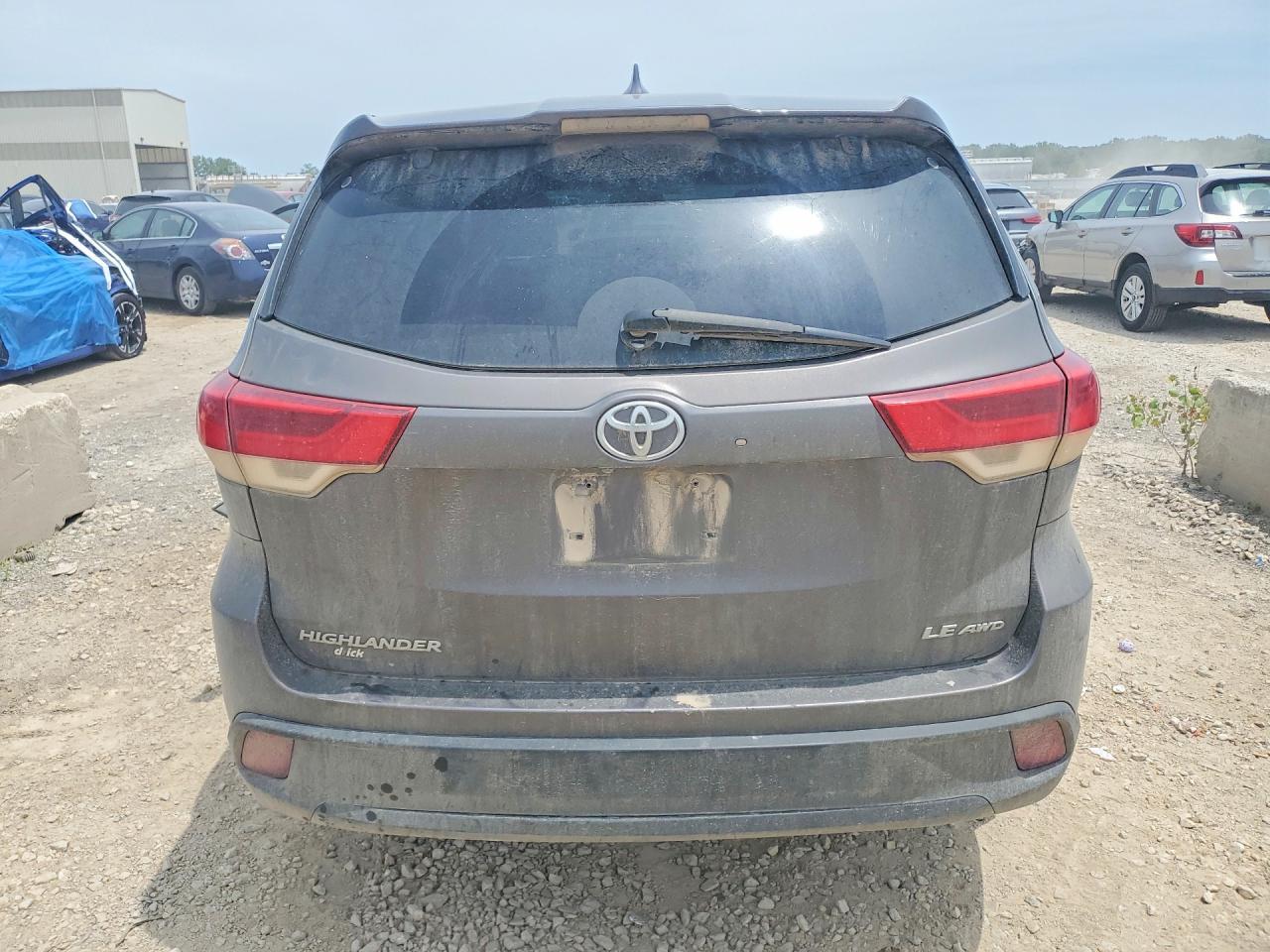 2018 Toyota Highlander Le Plus - Image 6