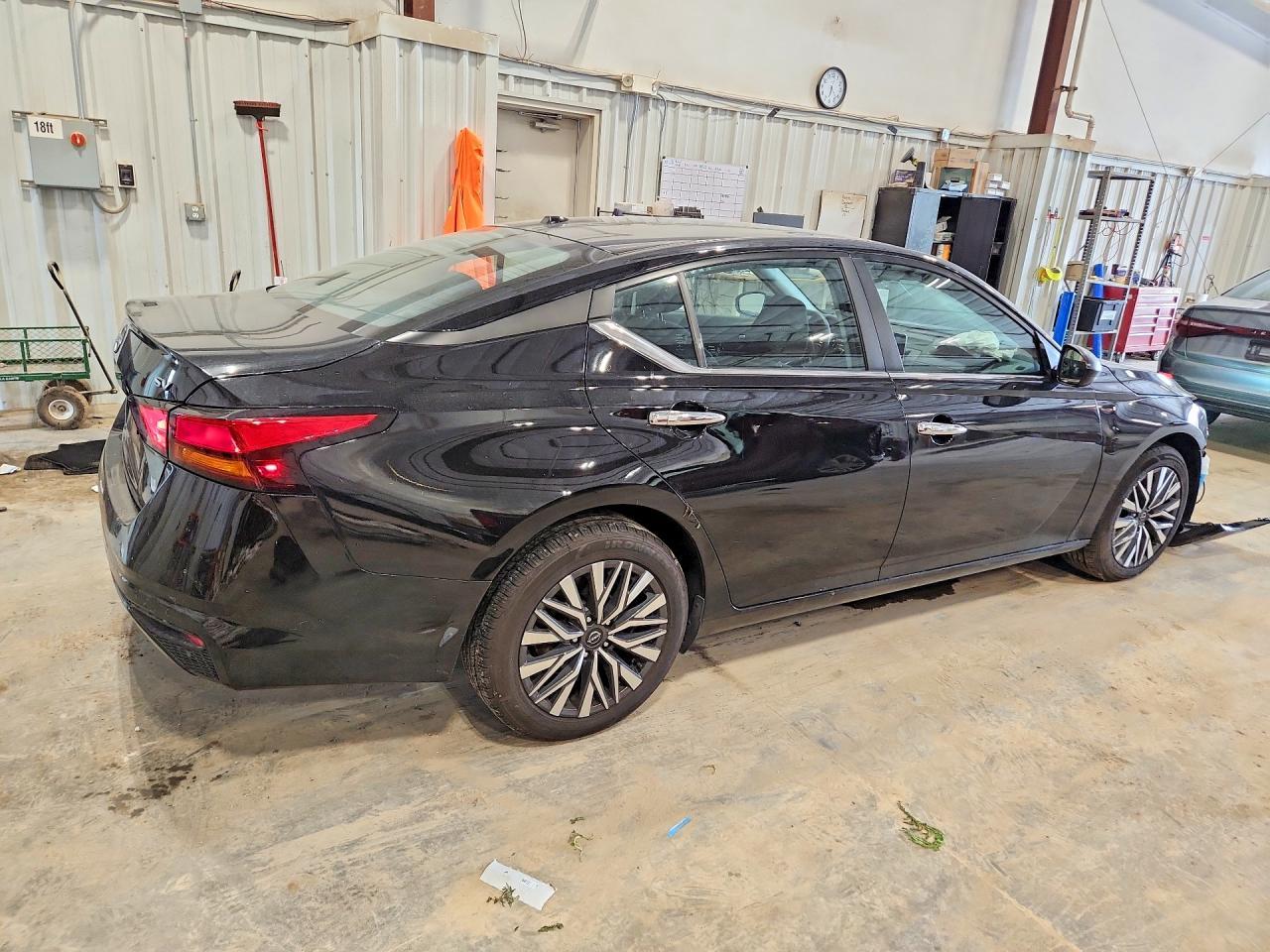 2024 Nissan Altima Sv - Image 3