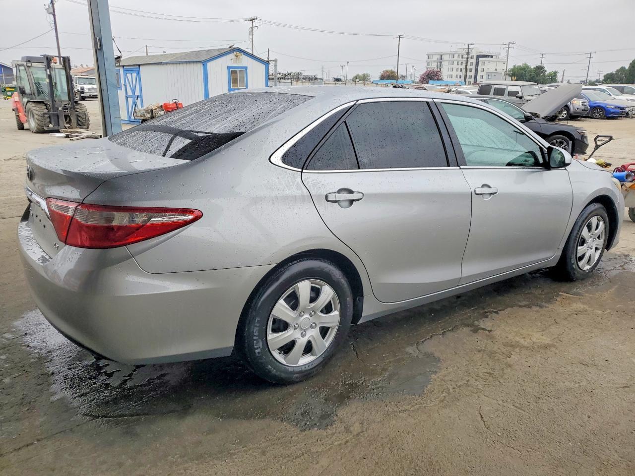 2015 Toyota Camry Le - Image 3