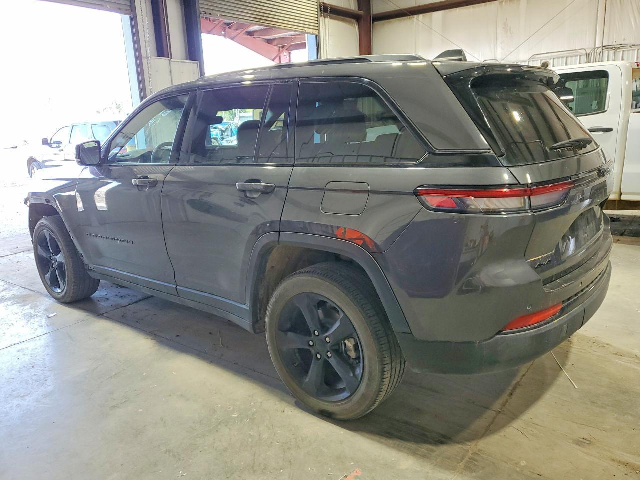 2024 Jeep Grand Cherokee Laredo - Image 2