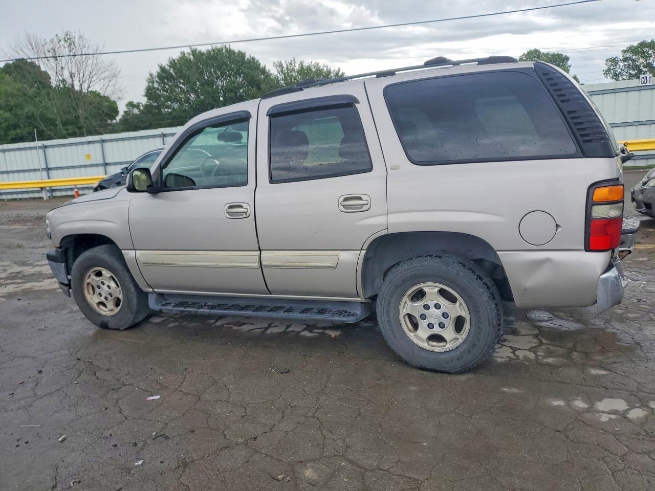 2004 Chevrolet Tahoe K1500 - Image 2