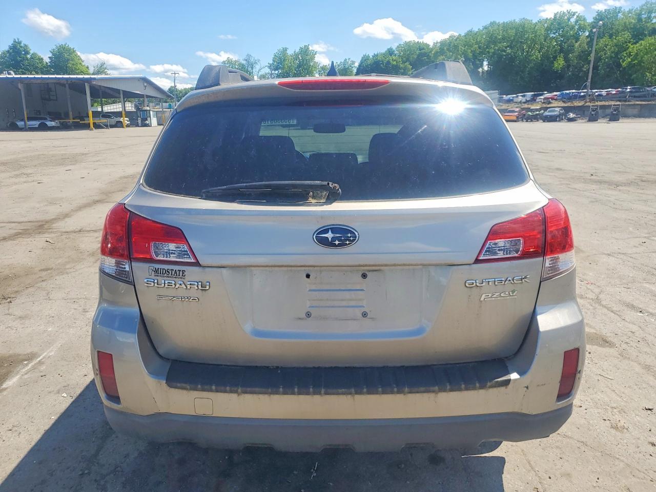 2014 Subaru Outback 2.5I Premium - Image 6