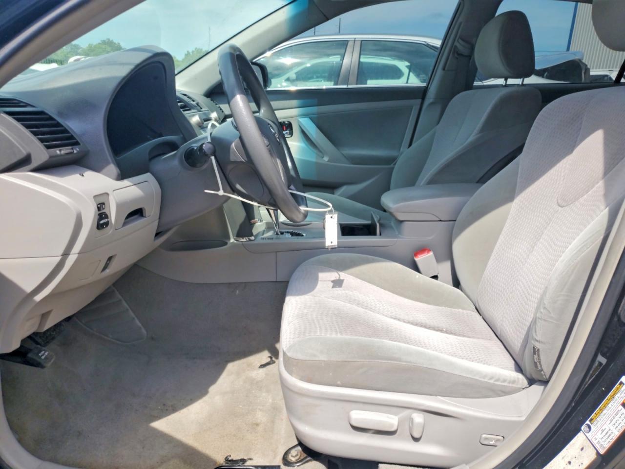 2010 Toyota Camry Le - Image 7