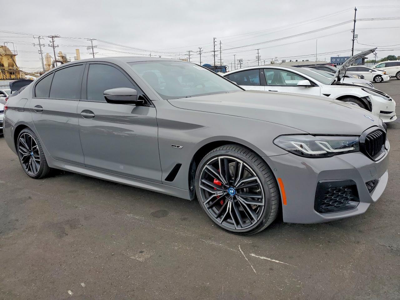 2022 BMW 530E - Image 4